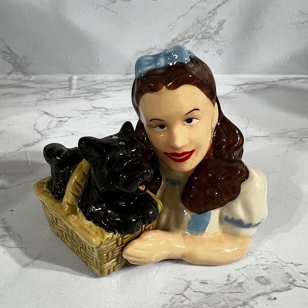 Wizard of Oz, Dorothy & Toto, Salt & Pepper Shaker Set
